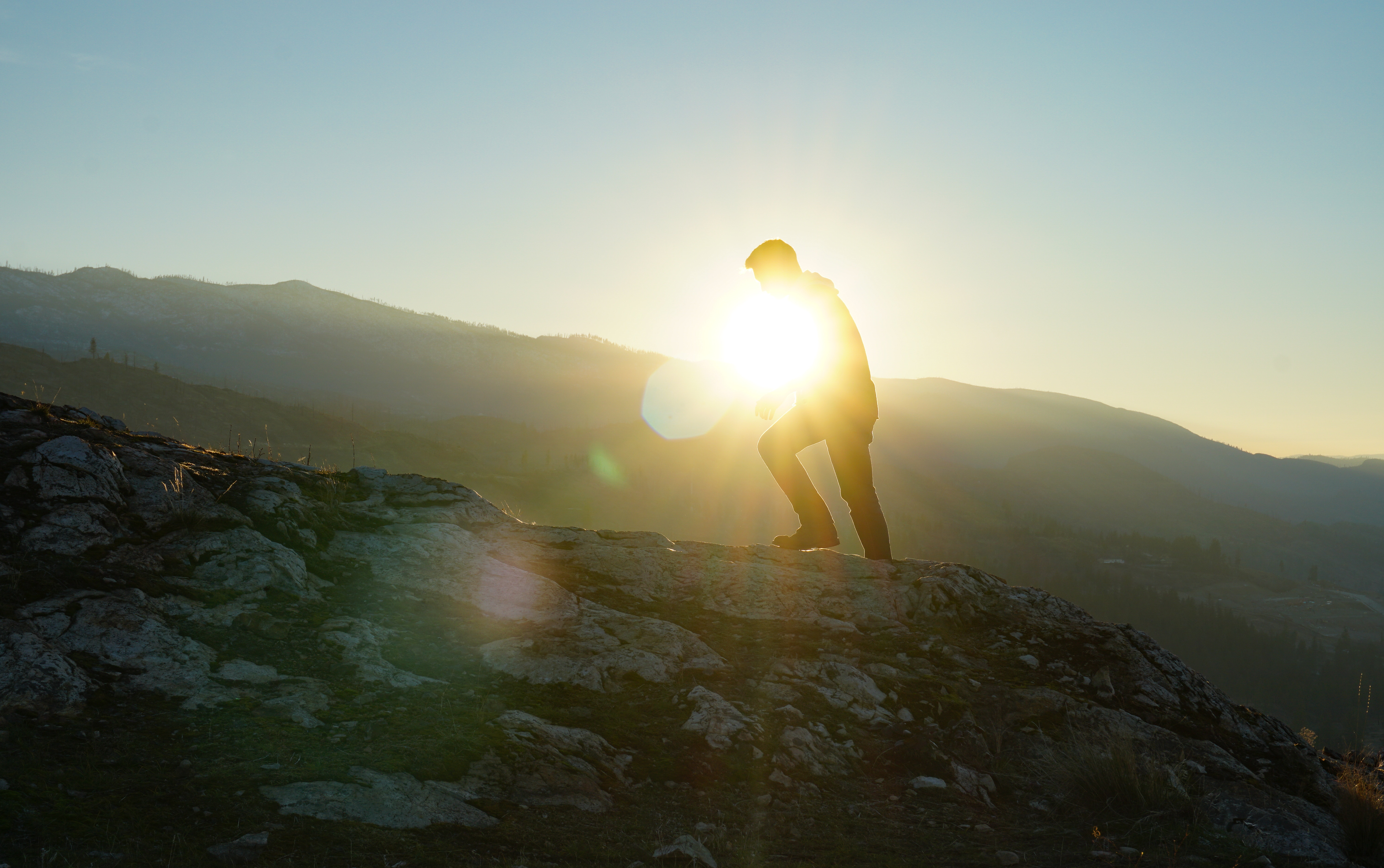 Shooting outdoors leaving you in a bright fright? We’ll help you get over your fears and get that light right. Shooting outdoors leaving you in a bright fright? We’ll help you get over your fears and get that light right.