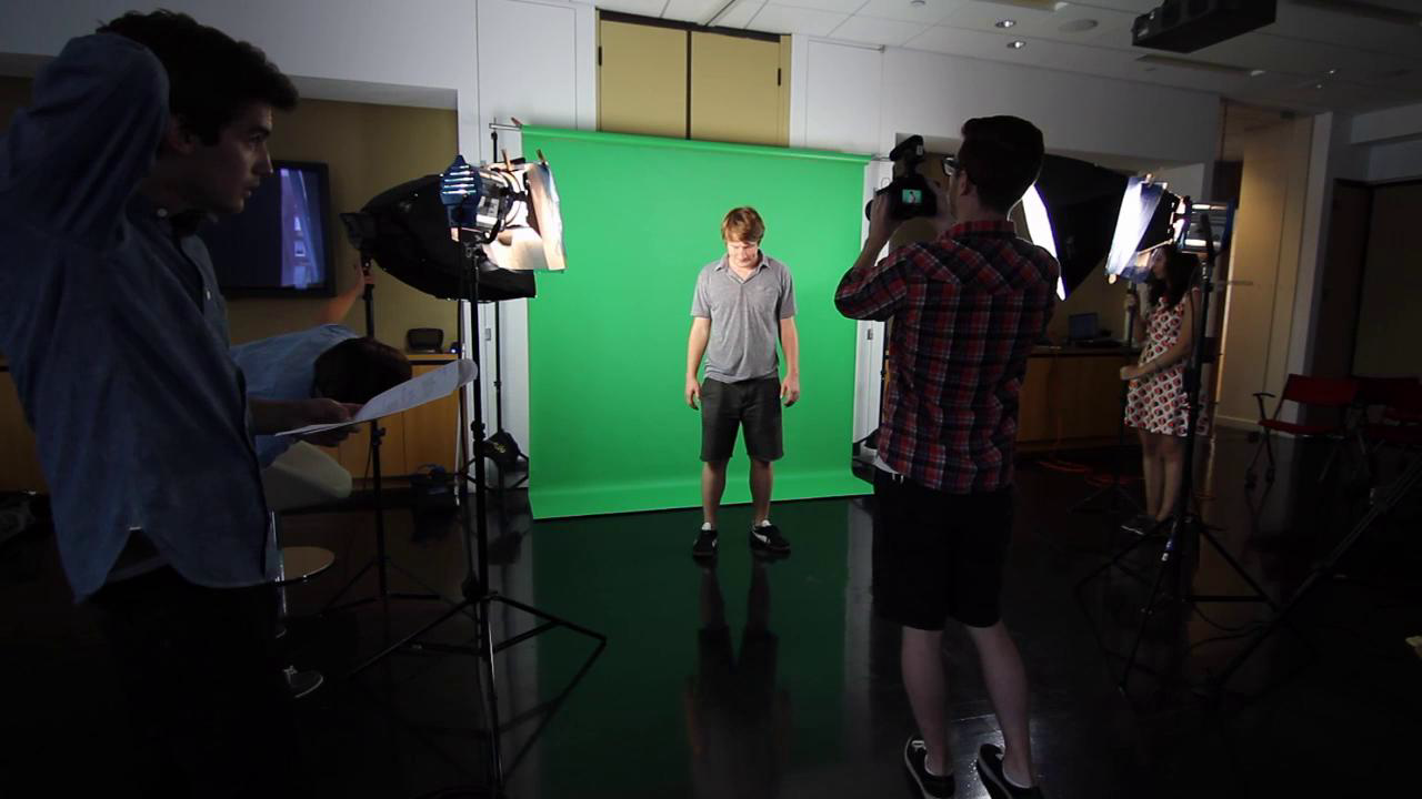 Green screens have become an essential tool for all filmmakers that allow you to pull off some crazy effects. Have you ever wondered how they work? Let"s check it out. Green screens have become an essential tool for all filmmakers that allow you to pull off some crazy effects. Have you ever wondered how they work? Let"s check it out.